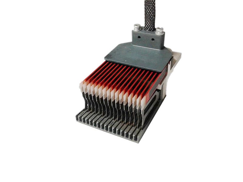 Thread_shearing piezoelectric jacquard comb